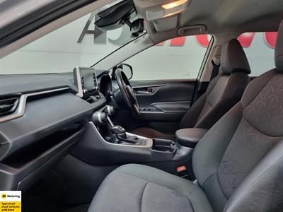 2020 Toyota RAV4 - Thumbnail