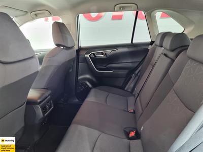 2020 Toyota RAV4 - Thumbnail