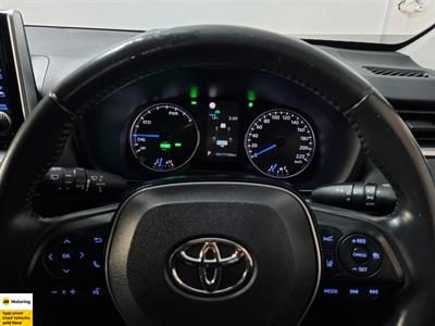 2020 Toyota RAV4 - Thumbnail