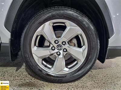 2020 Toyota RAV4 - Thumbnail