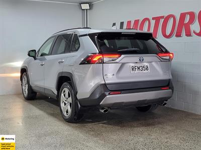 2020 Toyota RAV4 - Thumbnail