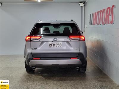 2020 Toyota RAV4 - Thumbnail