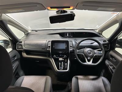 2017 Nissan Serena - Thumbnail