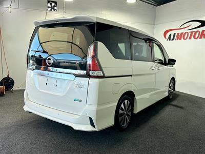 2017 Nissan Serena - Thumbnail