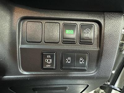 2017 Nissan Serena - Thumbnail