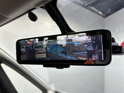 2017 Nissan Serena - Thumbnail