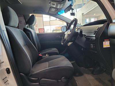 2014 Toyota Estima - Thumbnail