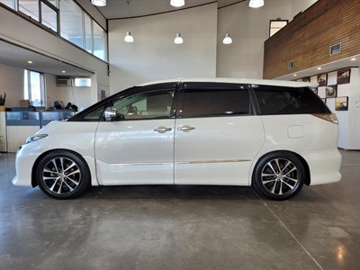 2014 Toyota Estima - Thumbnail