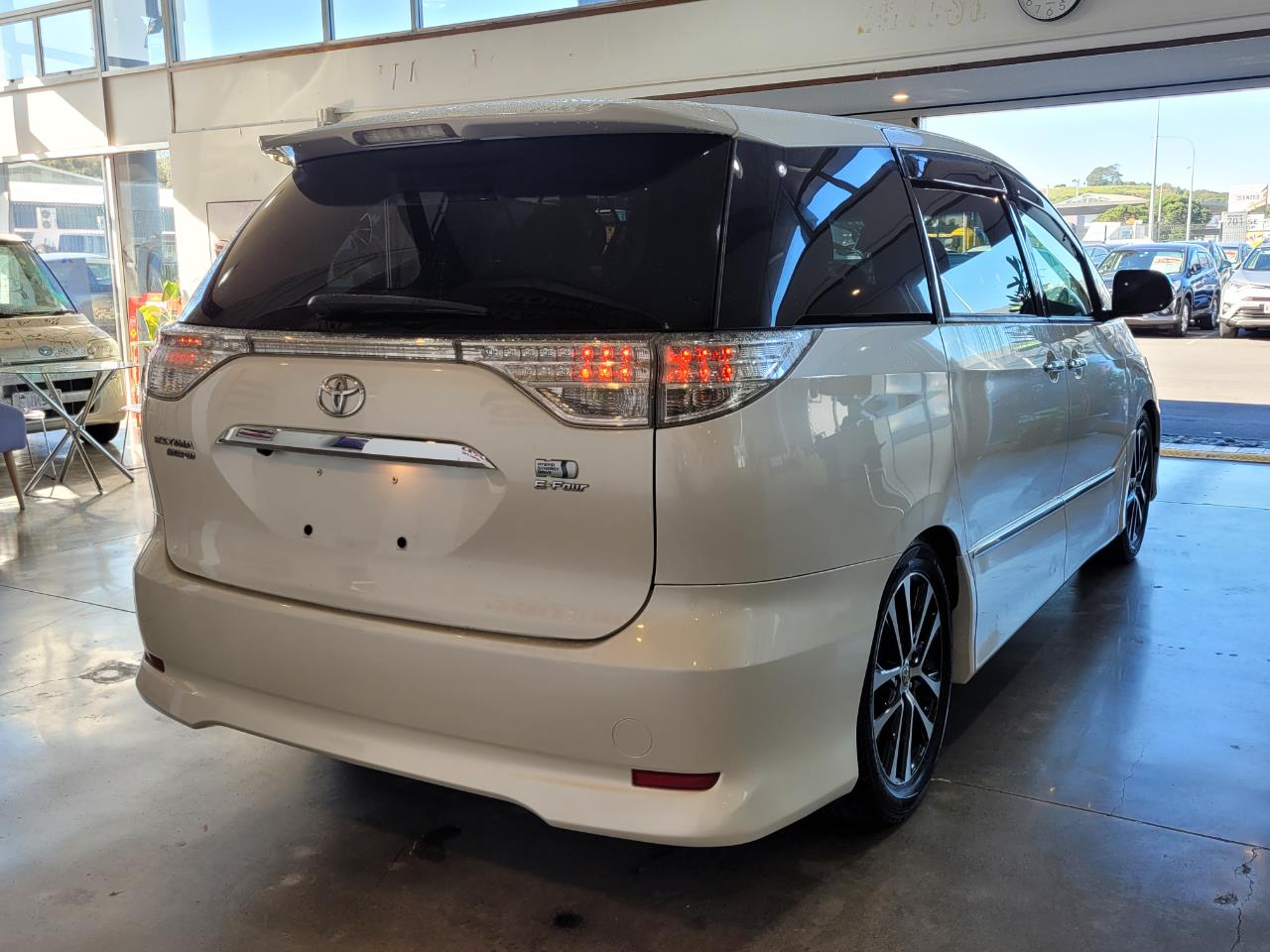 2014 Toyota Estima