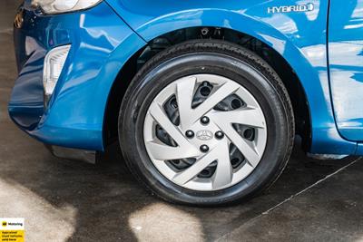 2015 Toyota Aqua - Thumbnail