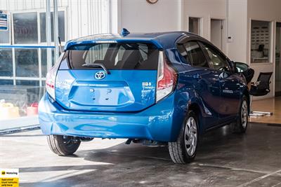 2015 Toyota Aqua - Thumbnail