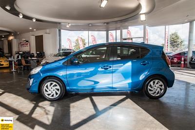 2015 Toyota Aqua - Thumbnail