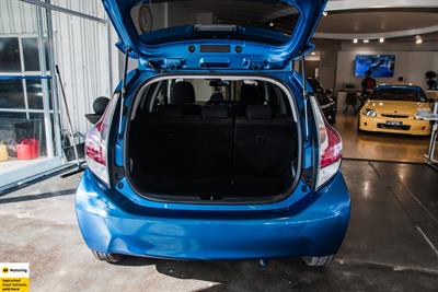 2015 Toyota Aqua - Thumbnail