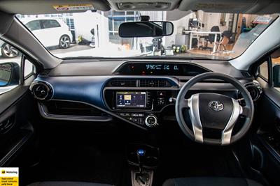2015 Toyota Aqua - Thumbnail