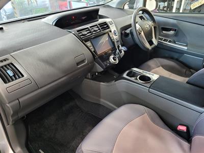 2014 Toyota Prius - Thumbnail