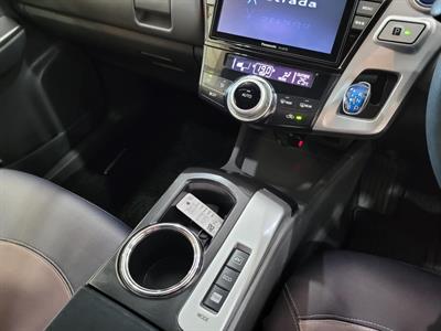 2014 Toyota Prius - Thumbnail