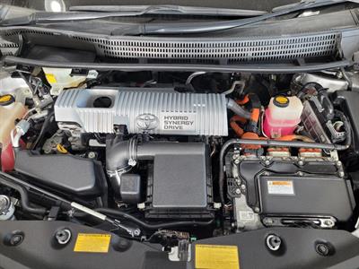 2014 Toyota Prius - Thumbnail