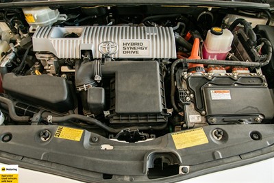 2013 Toyota Prius - Thumbnail