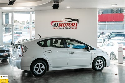 2013 Toyota Prius - Thumbnail