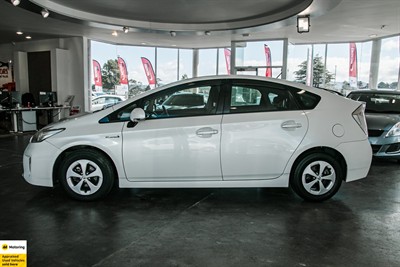 2013 Toyota Prius - Thumbnail