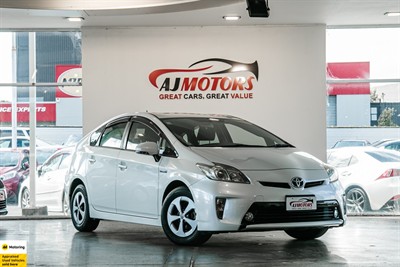 2013 Toyota Prius - Thumbnail