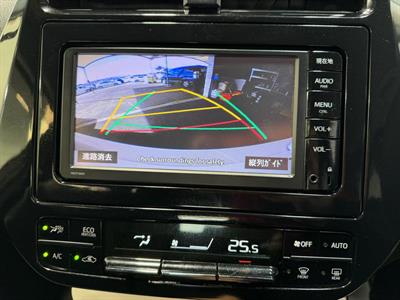 2016 Toyota Prius - Thumbnail