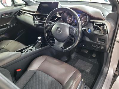 2017 Toyota C-HR - Thumbnail