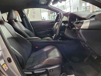 2017 Toyota C-HR - Thumbnail