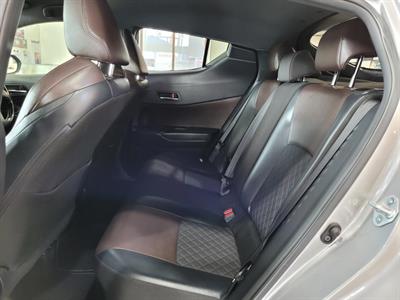 2017 Toyota C-HR - Thumbnail