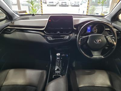2017 Toyota C-HR - Thumbnail