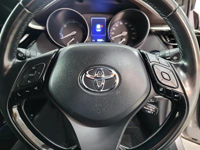 2017 Toyota C-HR - Thumbnail