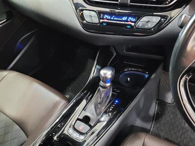 2017 Toyota C-HR - Thumbnail