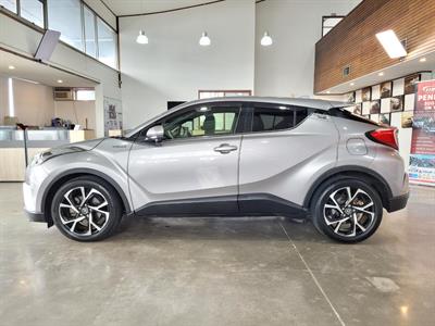2017 Toyota C-HR - Thumbnail