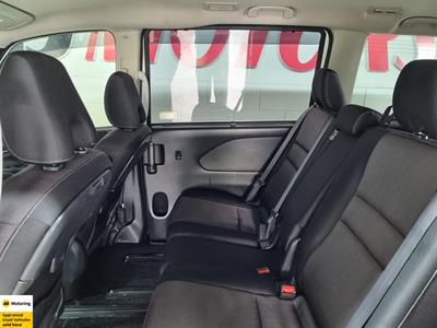 2017 Nissan Serena - Thumbnail