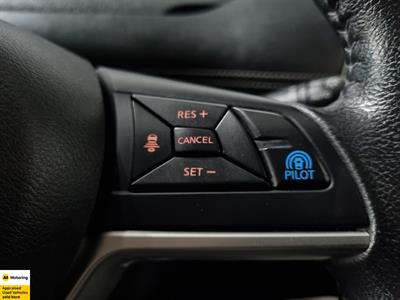 2017 Nissan Serena - Thumbnail