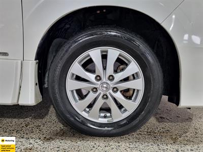 2017 Nissan Serena - Thumbnail