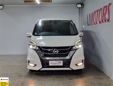 2017 Nissan Serena - Thumbnail