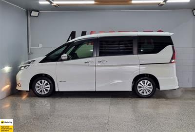 2017 Nissan Serena - Thumbnail