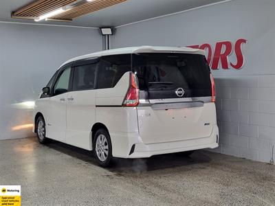 2017 Nissan Serena - Thumbnail