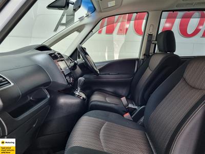 2014 Nissan Serena - Thumbnail