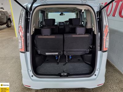 2014 Nissan Serena - Thumbnail
