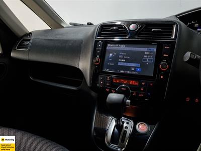 2014 Nissan Serena - Thumbnail