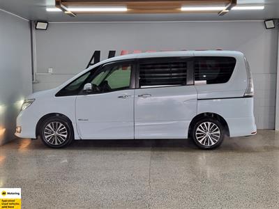 2014 Nissan Serena - Thumbnail