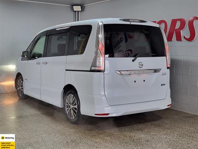 2014 Nissan Serena - Thumbnail