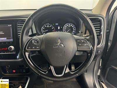 2021 Mitsubishi Outlander - Thumbnail