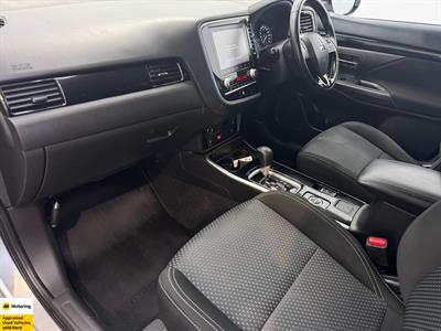 2021 Mitsubishi Outlander - Thumbnail