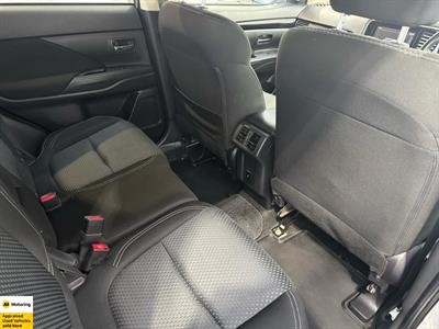 2021 Mitsubishi Outlander - Thumbnail