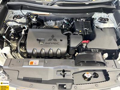 2021 Mitsubishi Outlander - Thumbnail