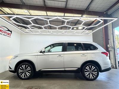 2021 Mitsubishi Outlander - Thumbnail