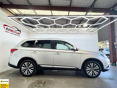 2021 Mitsubishi Outlander - Thumbnail